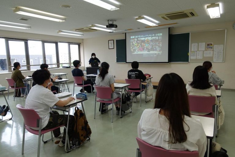 地域コミュニティーの役割を学ぶ