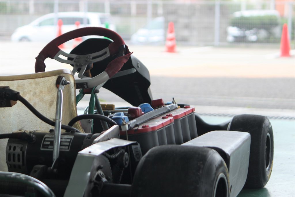 【プロ整備/大阪吹田】BH Quartz 105 フルカーボン レーシング1装着 電動レーシングカートとロータリーエンジン | 香川県の専門学校 穴吹