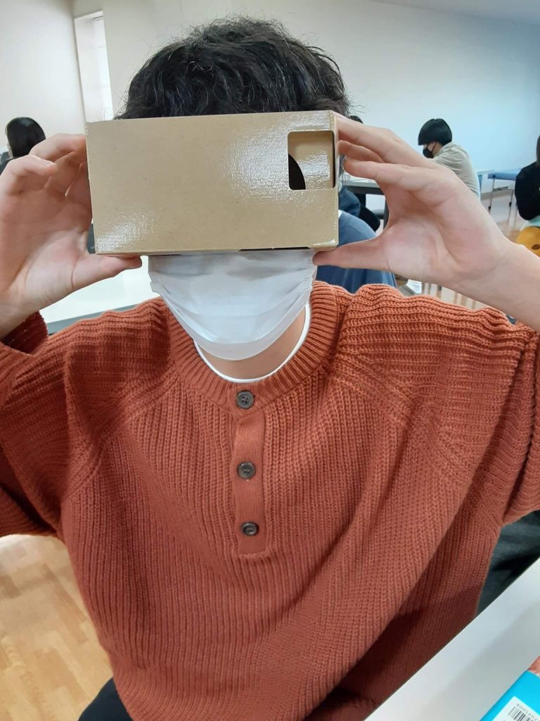 理学療法学科1年・作業療法学科2年、VR実証授業