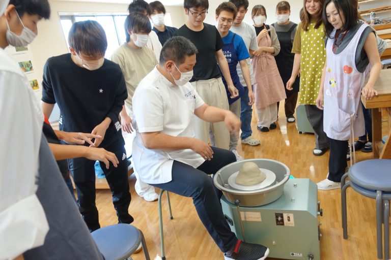 作業療法学科2年・陶芸にチャレンジ！