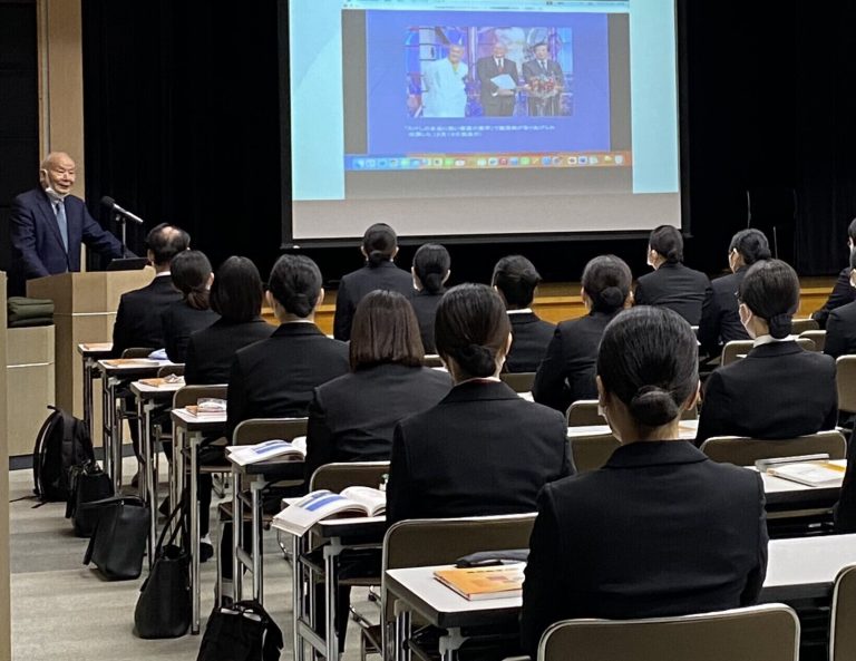 歯科衛生学科1年生・2年生　石川顧問特別講義