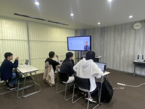 機械学習Ⅱがスタート—AIテクノロジー学科で深まる統計学とｔ検定の探求