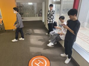 未来を形作る専攻授業—eSports、データサイエンス、ドローンロボット学科の2年生