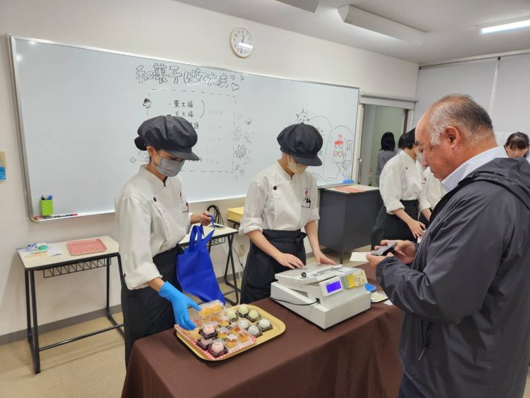 和菓子の制作販売(パテたま)を行いました！（パティシエ・ベーカリー学科）