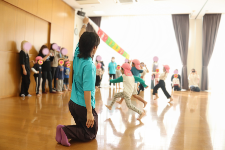 2年生たちが親子体操の補助にいってきました♪