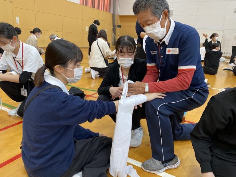 歯科衛生学科3年生・看護学科2年生　日赤救急蘇生法Ⅰ講習　合同授業