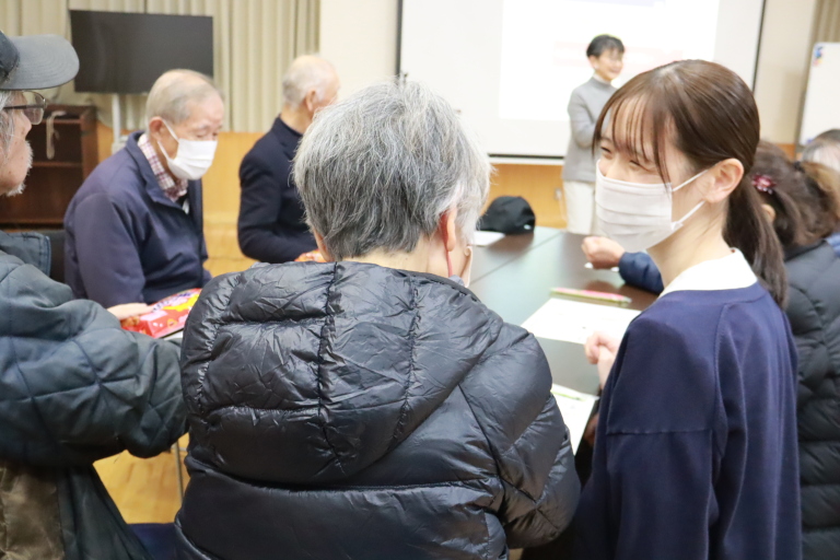 地域歯科衛生活動で口腔ケアの指導を行いました～歯科衛生学科３年～