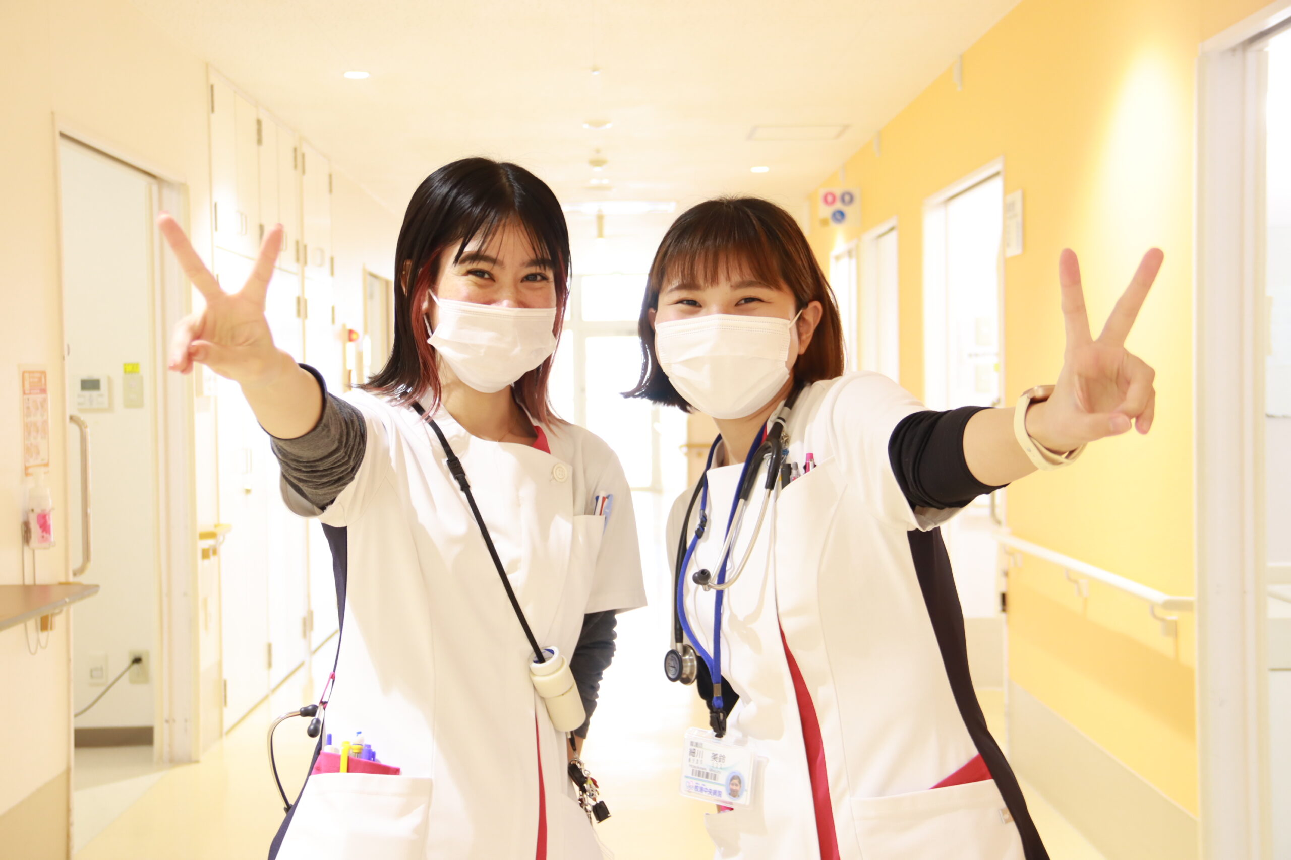 同じ職場で頑張る穴吹医療大学校卒業生の譜久村さんと撮影♪