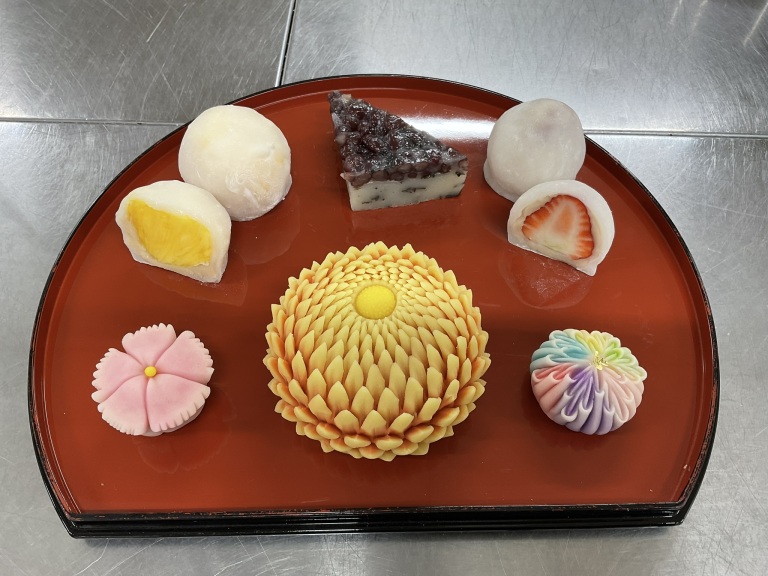 夢菓房たからの濱田先生が和菓子の講師に来てくれました！(パティシエベーカリー学科2年生)