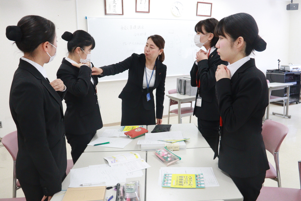 最後は、医療機関に就職する際の身だしなみをお互いで確認し合いました。