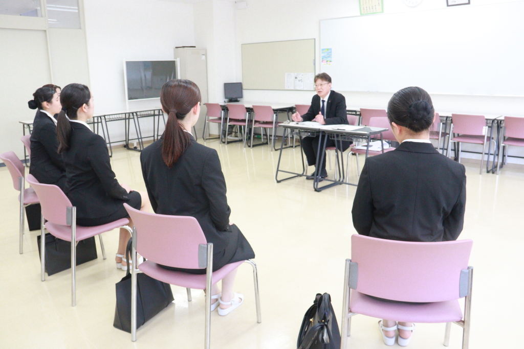 模擬面接は集団面接を行いました。
