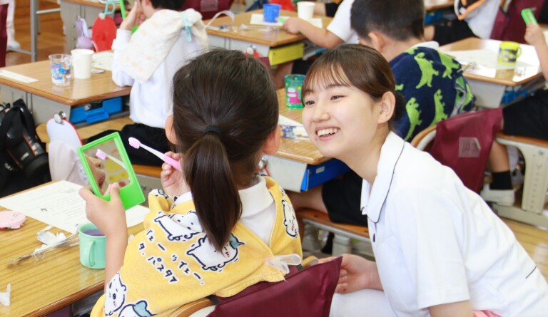 小学校に歯科保健指導に行きました～歯科衛生学科～