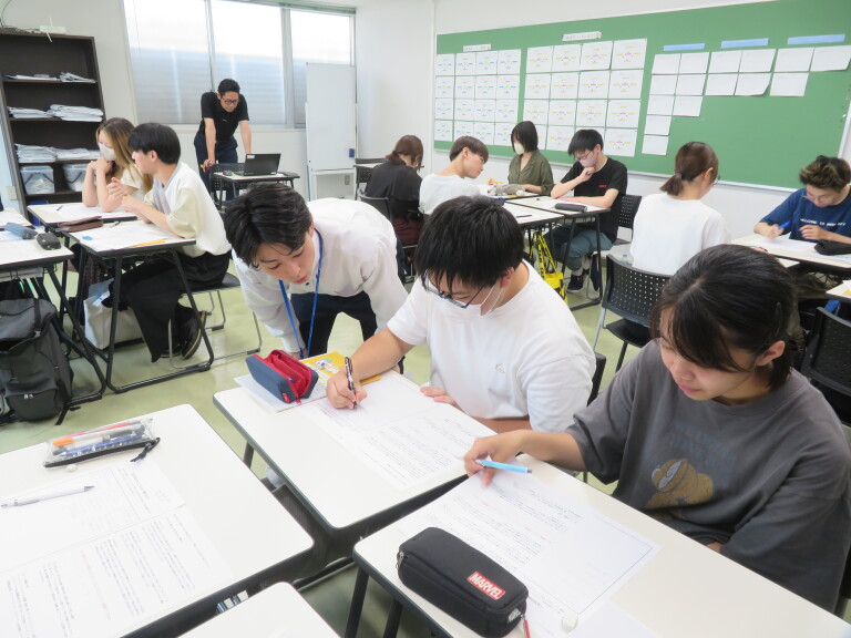 自分の未来像を考えてみよう(未来創造ビジネス学科)