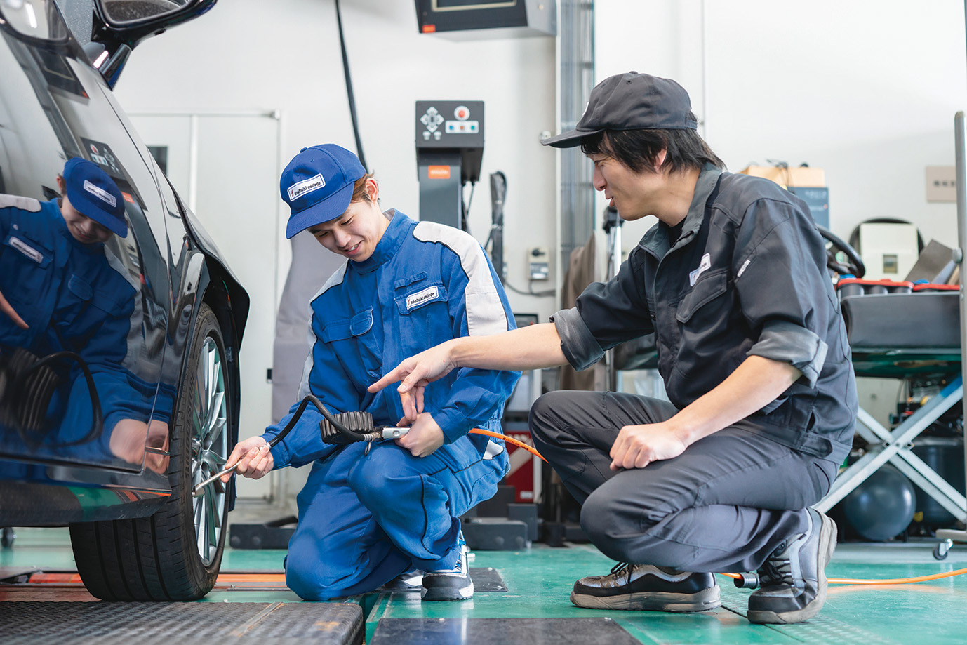 メーカー各社の車を整備できる!さまざまなディーラーへ就職!
