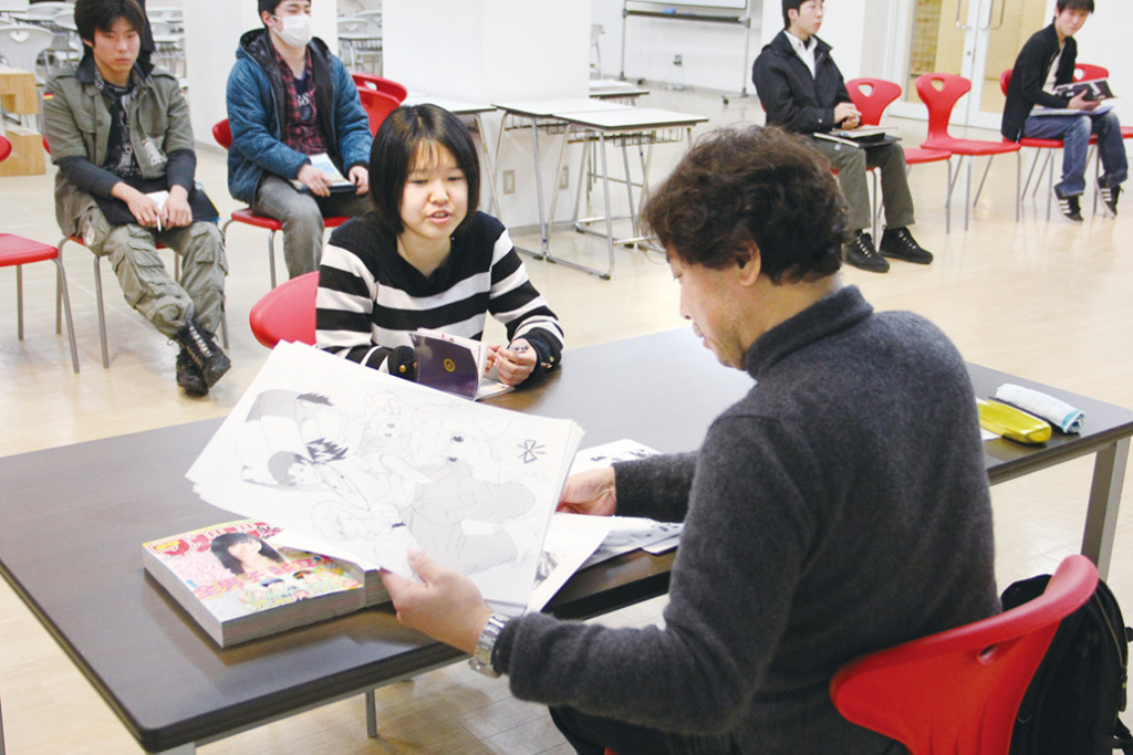 デザイン展からのマンガ講評会実施