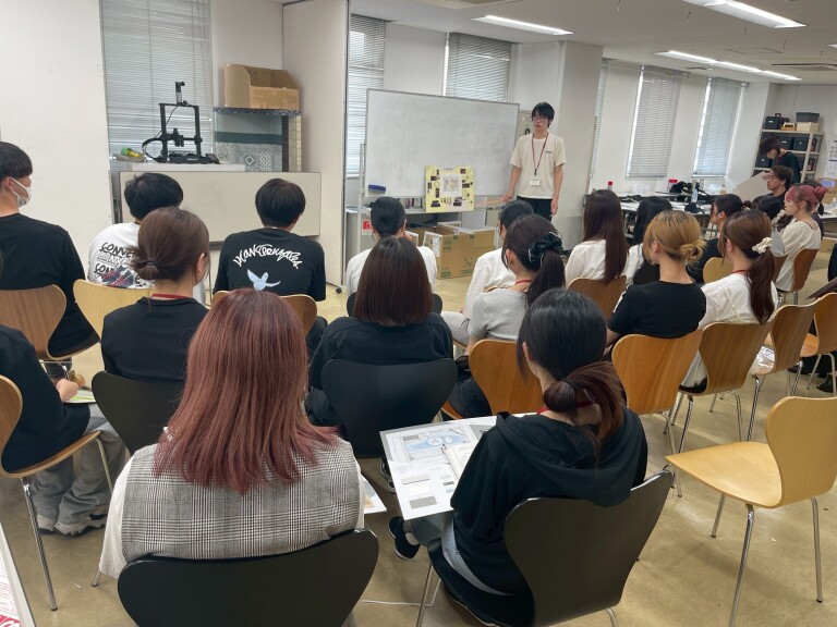 トータルインテリア学科1年生がプレゼンに挑戦！