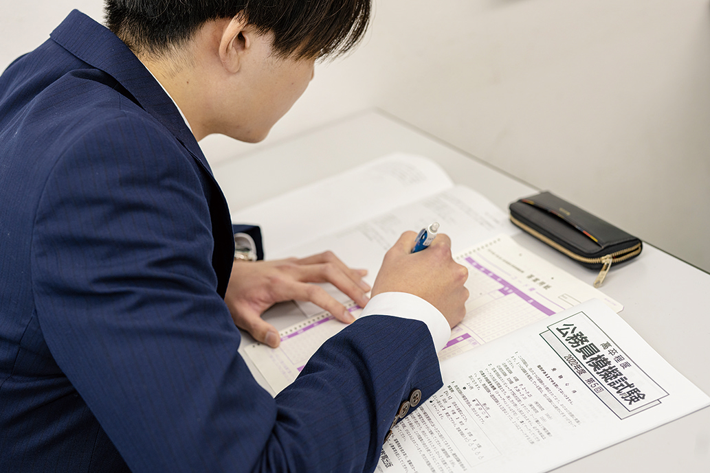 簿記やF P 、ビジネス系などの資格取得をサポート
