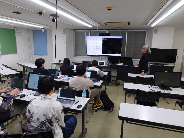 📚 「サーバ構築」の授業風景 🖥️