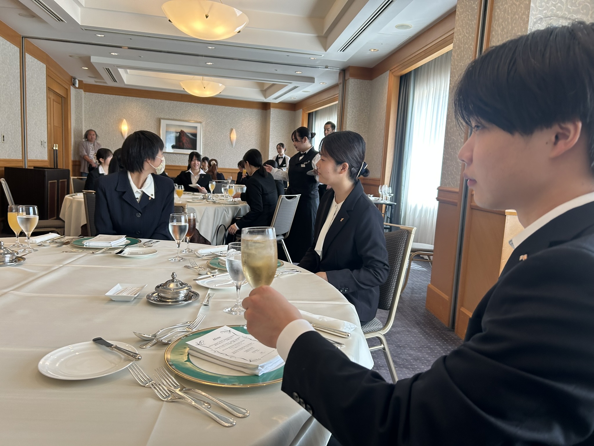 乾杯の作法を勉強中