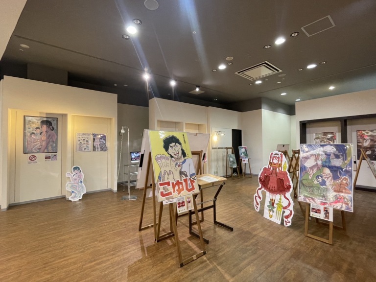 【マンガ・コミックイラスト学科】2年生コミックイラスト専攻作品展を開催中