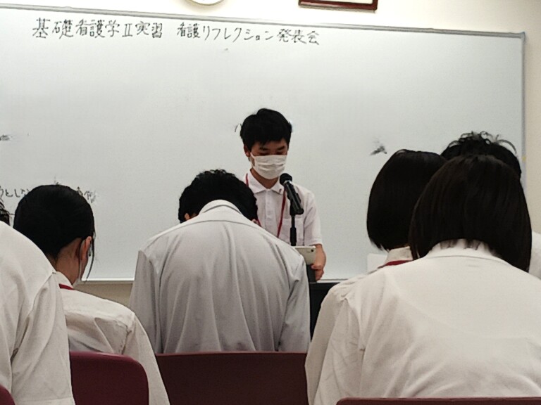 看護学科２年生　基礎看護学Ⅱ実習　看護リフレクション発表会
