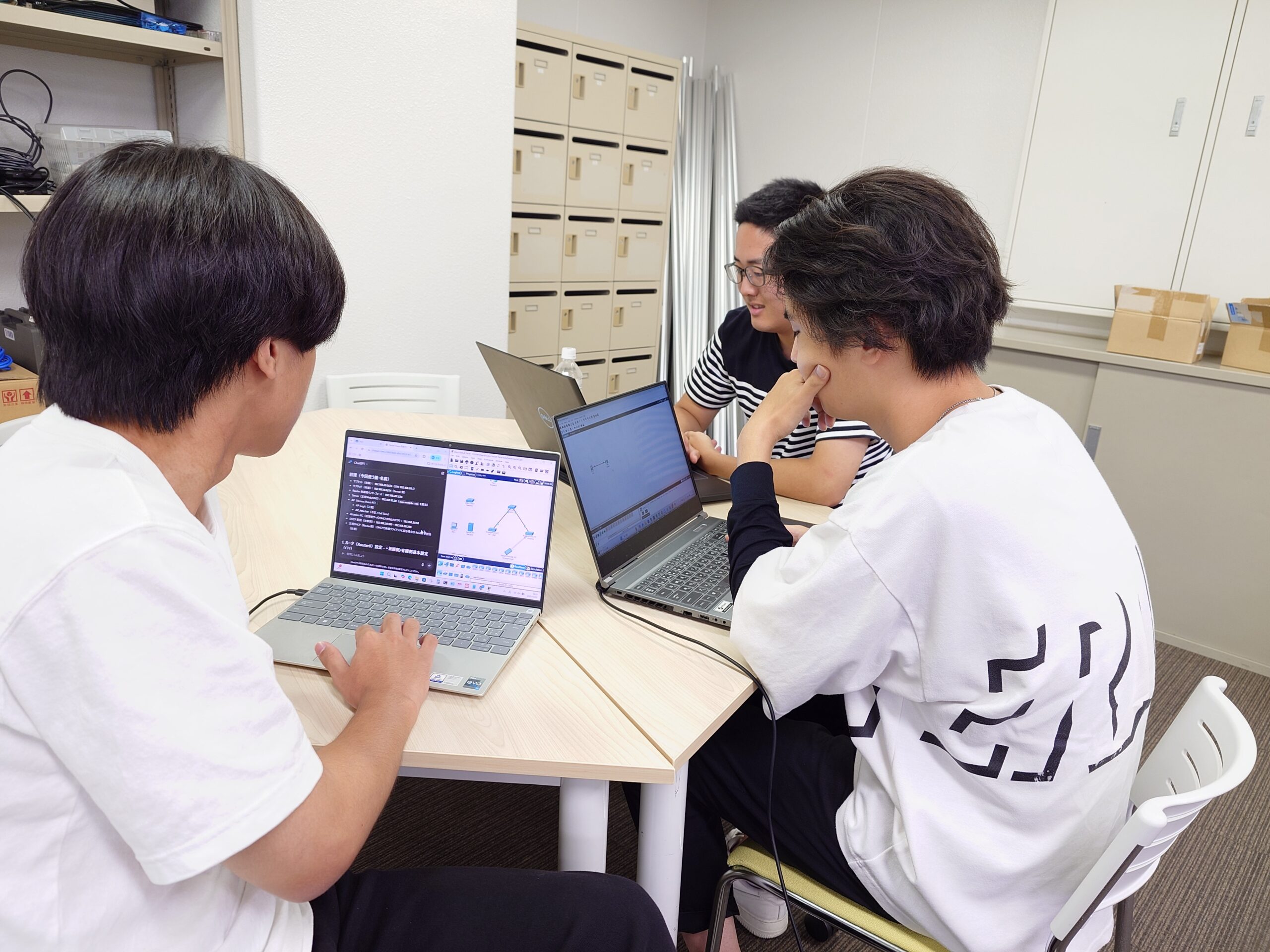 ネットワークセキュリティ学科2年生の「セキュリティ実践演習」の授業風景をご紹介✨