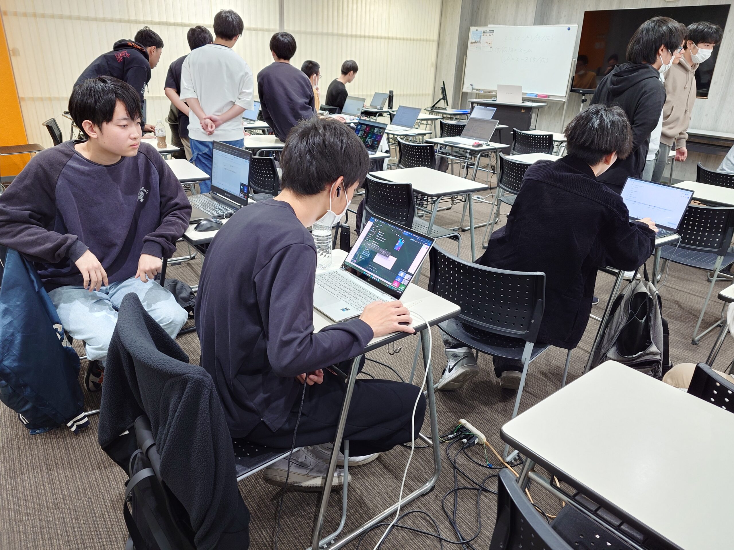 今日は「UIデザイン」の授業風景をご紹介📸