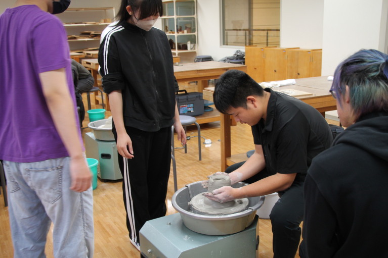 作業療法学科2年・基礎作業学実習で陶芸体験！