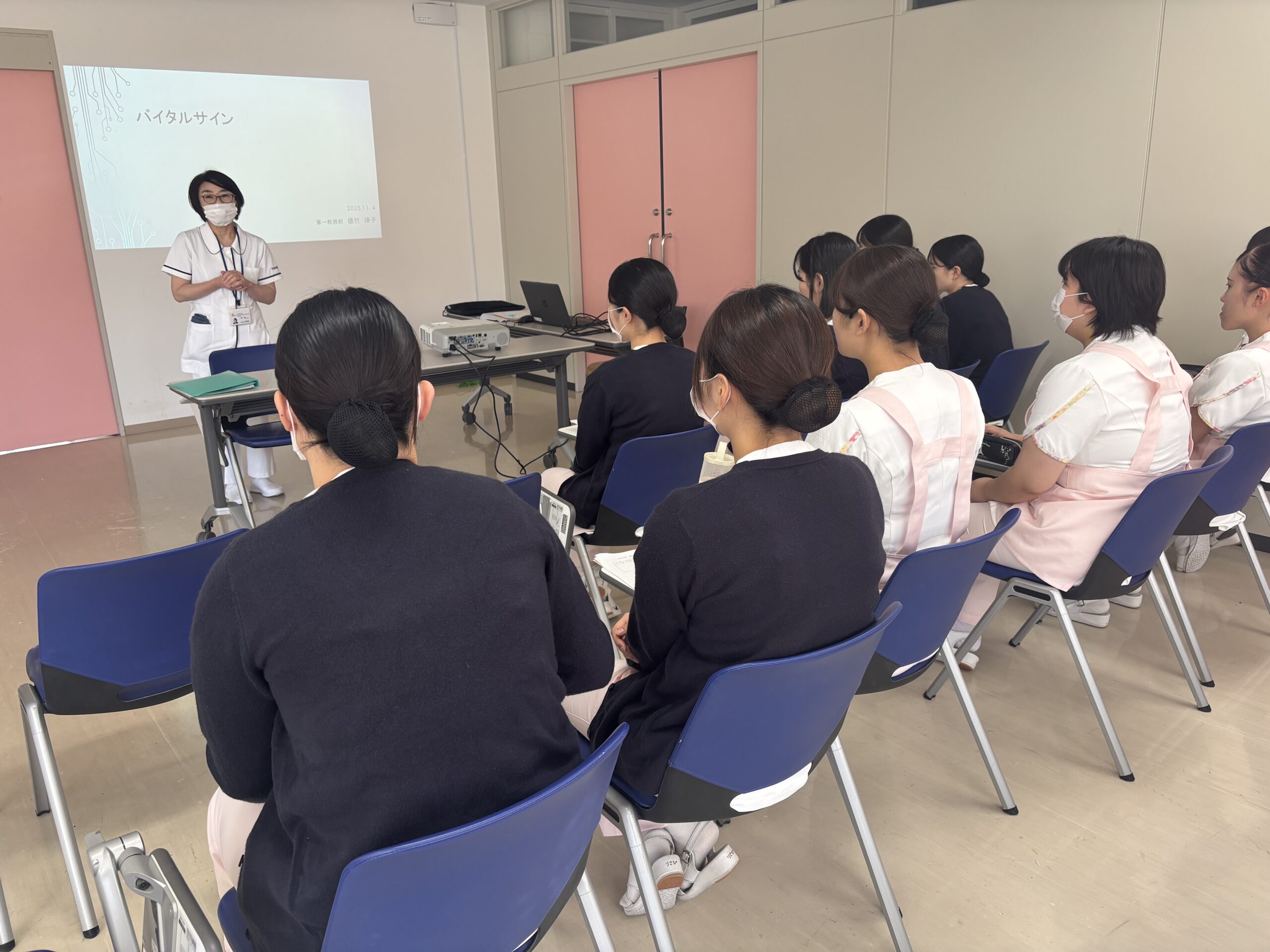 看護学科の先生＆看護学科４年生からバイタルサインについて学びました！