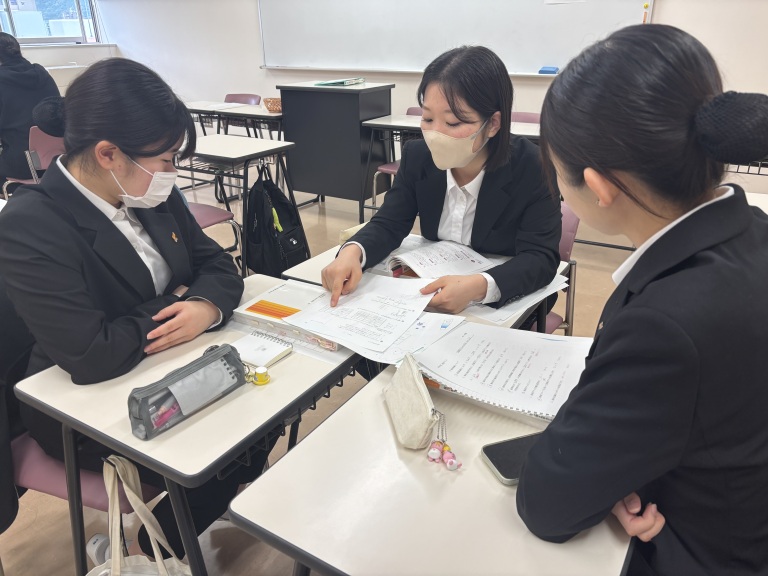 歯科衛生学科１・２年生　チューター授業📖