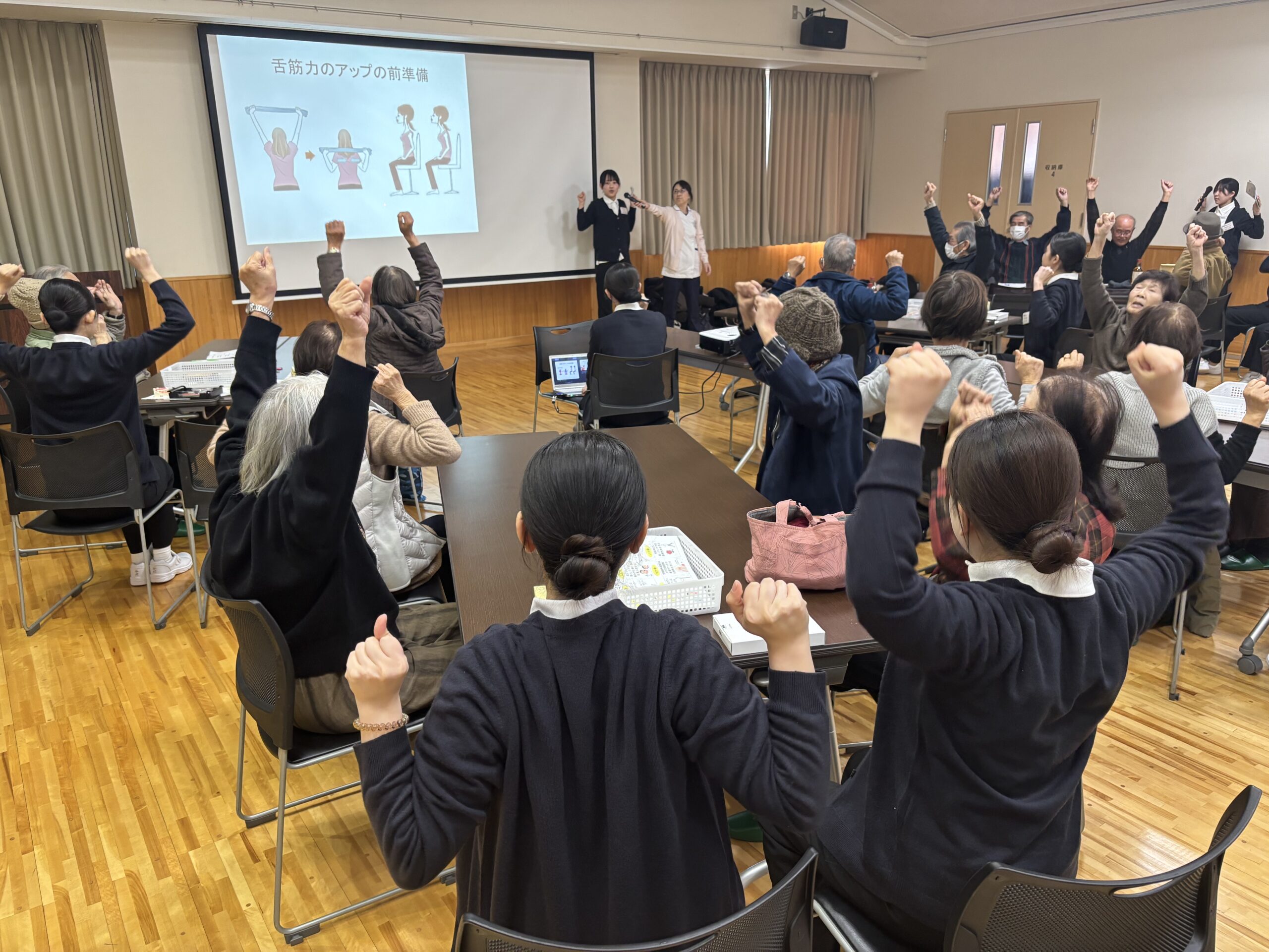 講話のテーマは 「健口クイズに挑戦！予防歯科の知識を身につけてお口も身体も健やかに！」