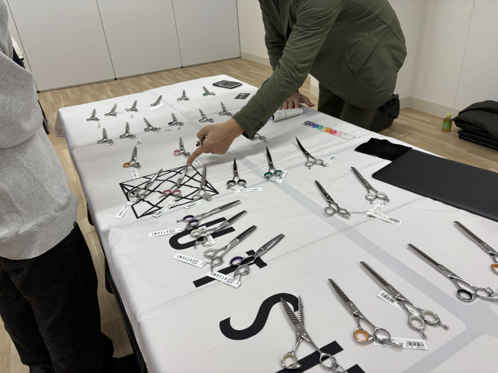 カットに使うシザーって？