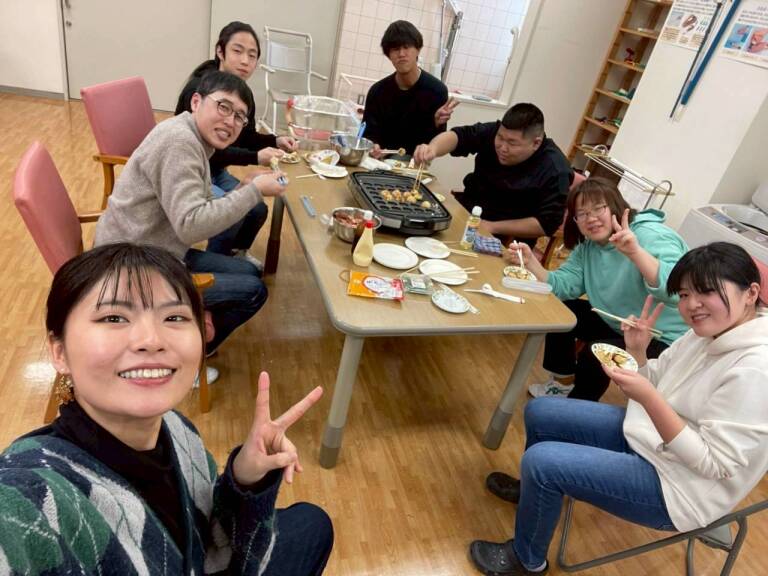 国家試験対策の合間にリフレッシュ！3年OTたこ焼きパーティ