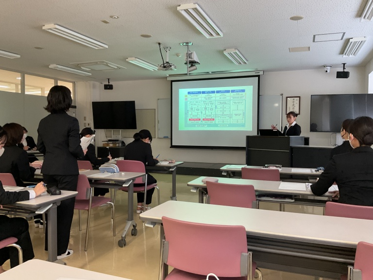 「正解のない問い」に挑んだ1年間。医療事務・ドクター秘書学科２年生  研究発表会レポート