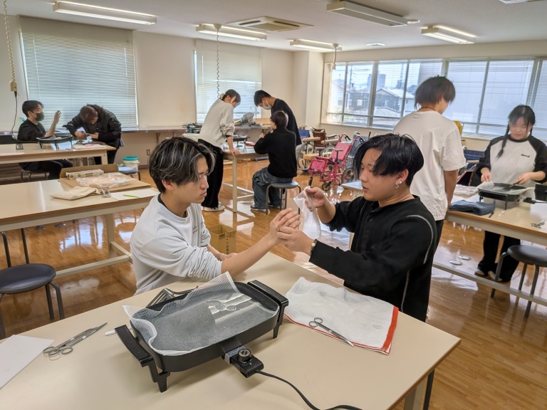 一人で挑戦！装具学実習でスプリントを完成させました