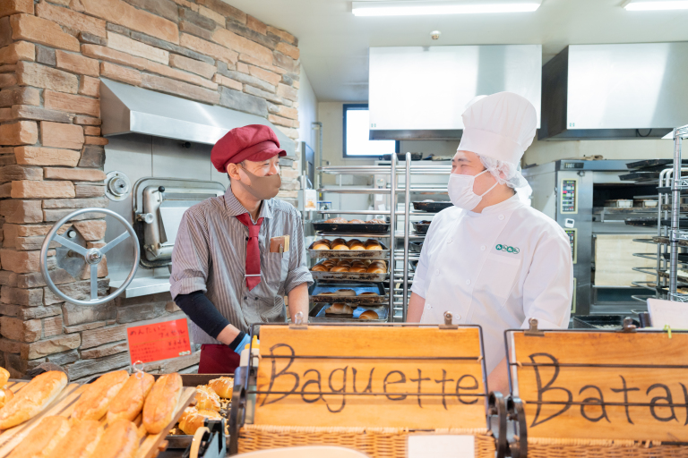 【卒業生紹介／パン職人】心に決めたパン屋で働いて、今年で10年目。｜パパベル丸亀店 𠮷岡さん