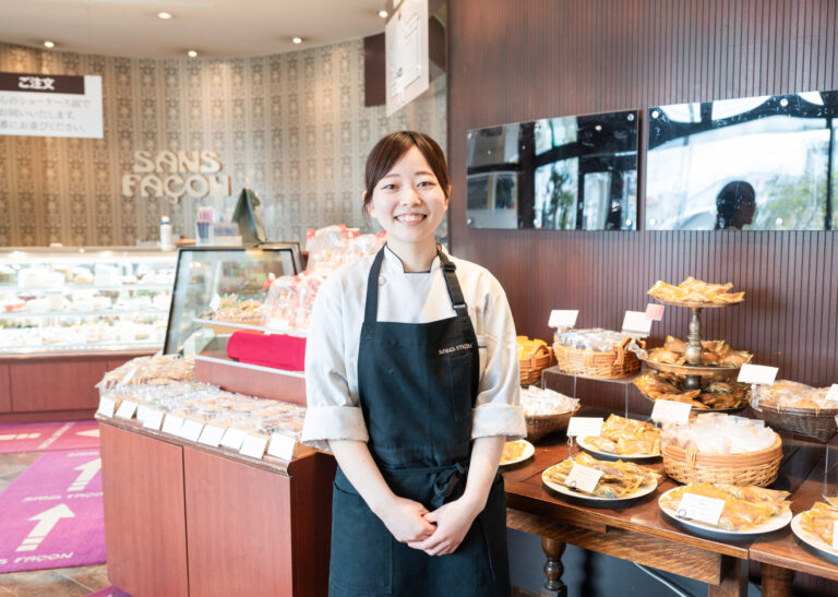 【卒業生紹介／パティシエ】焼くだけじゃない「オールマイティ」な日々｜靭さん