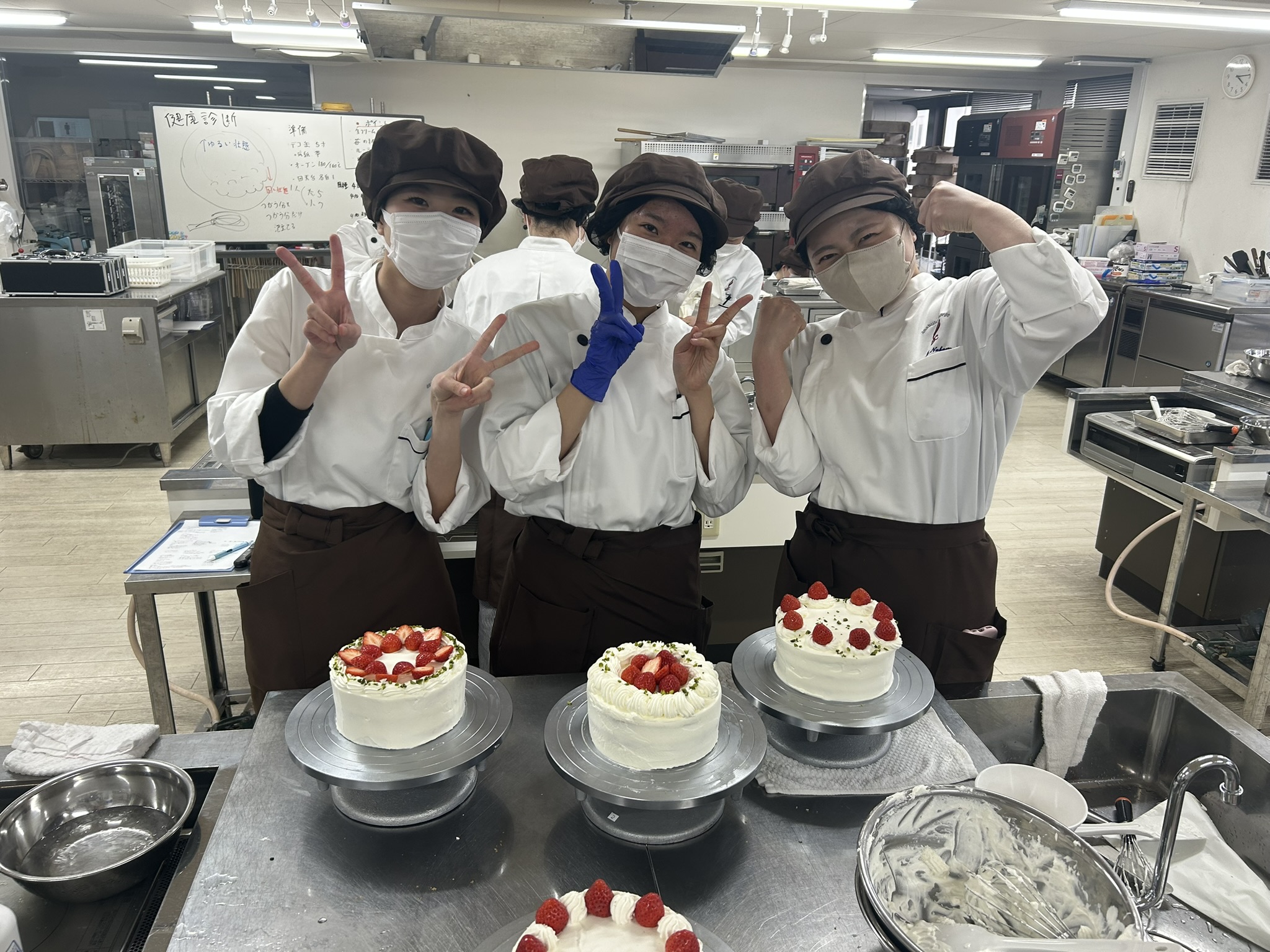 祝・初ケーキ完成！ 達成感の笑顔。