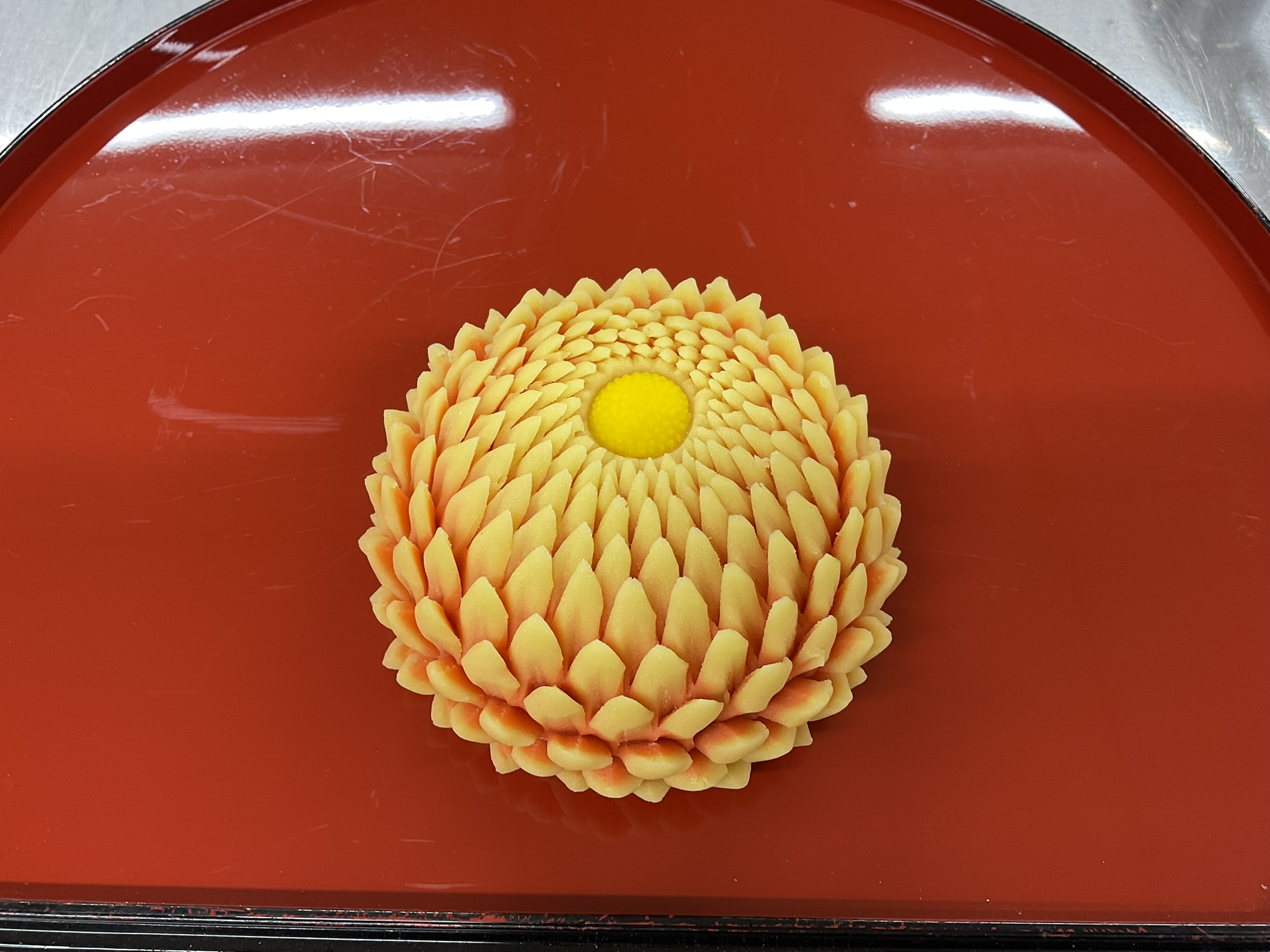 繊細な手仕事が光る「大輪菊」