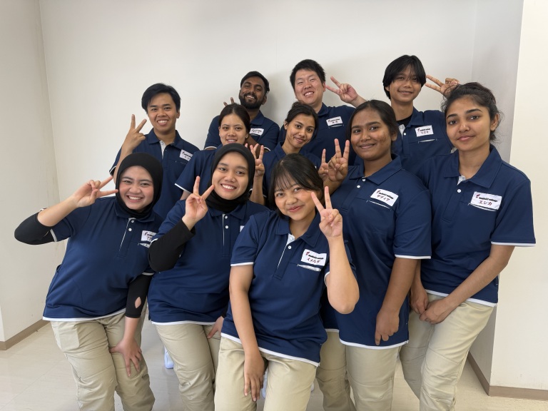 介護福祉学科1年生　実習服が揃いました！