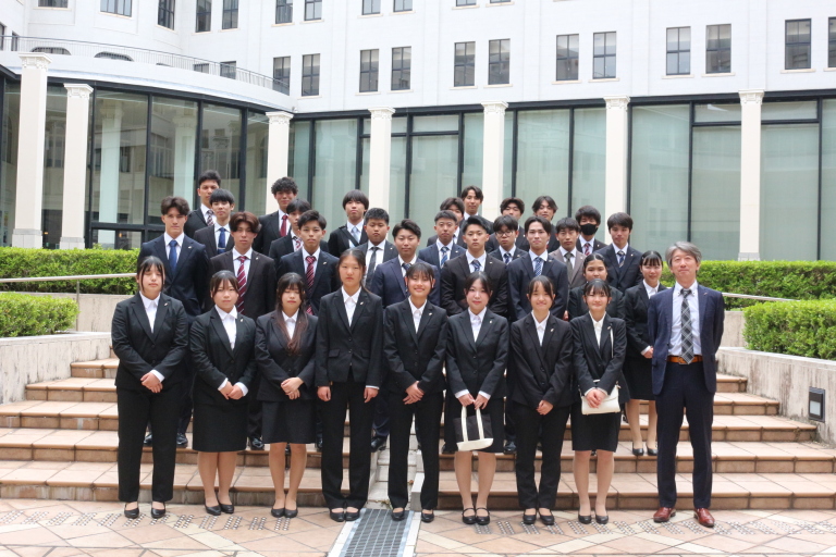 公務員学科、公務員ビジネス学科　県外研修で官公庁を訪問しました。