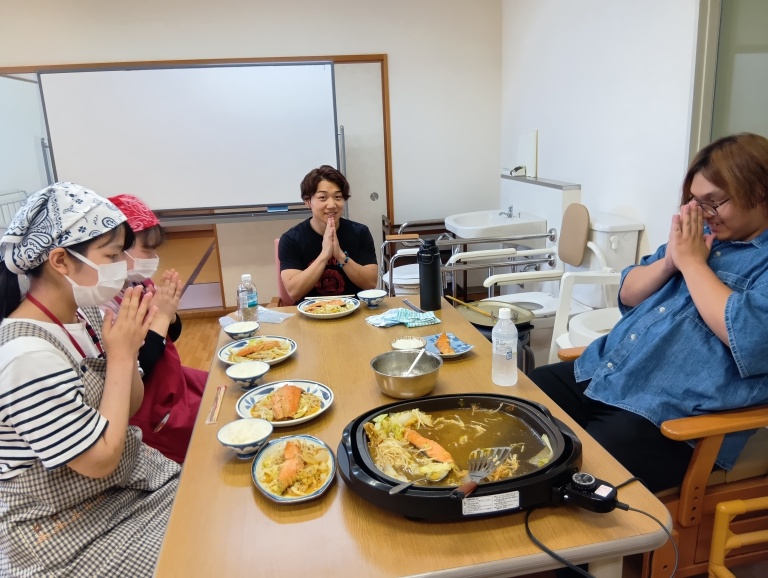 作業療法学科2年生・片手で調理