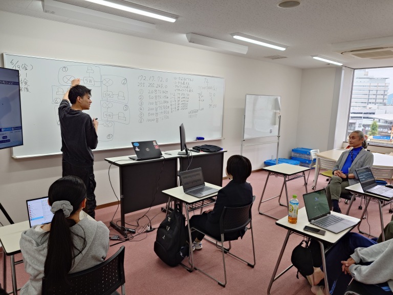 「ネットワーク演習応用」の授業風景💻