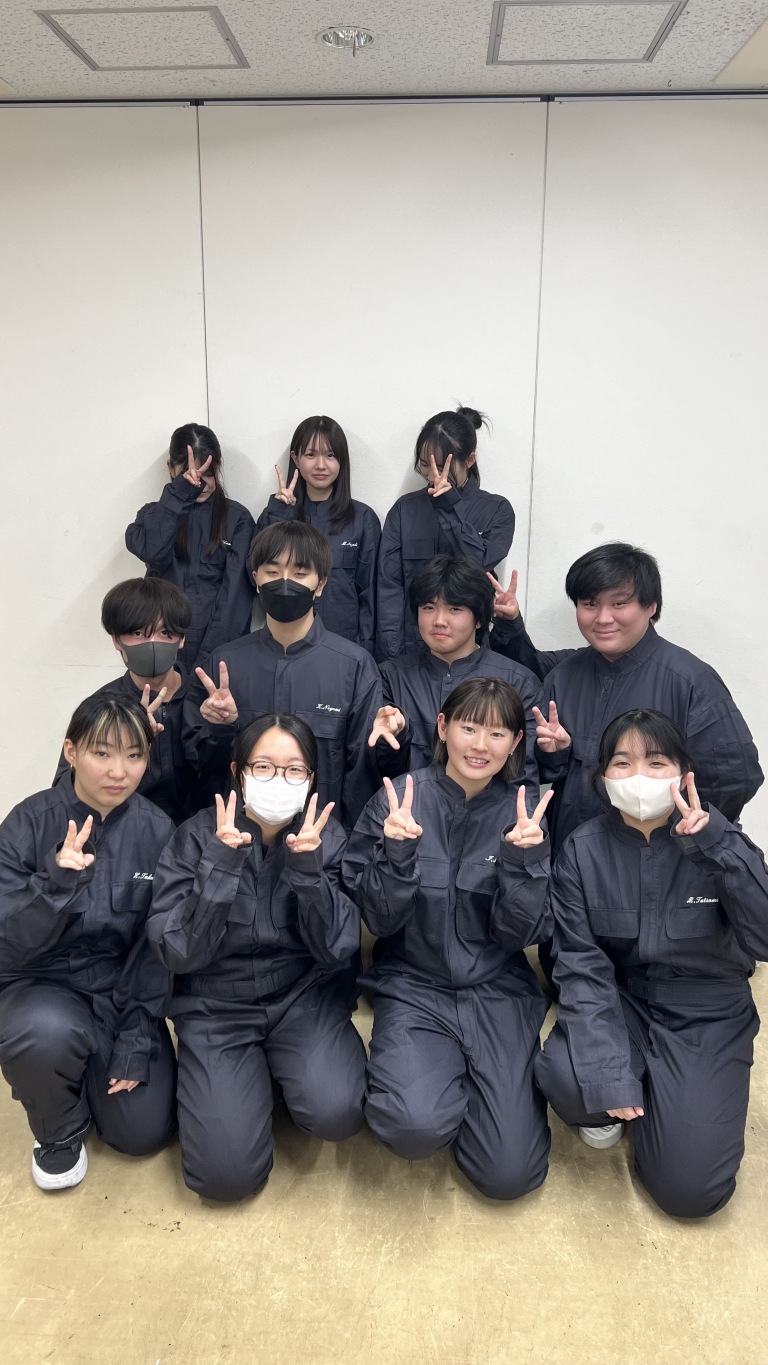 トータルインテリア学科】作業着デビュー！1年生がディスプレイを製作
