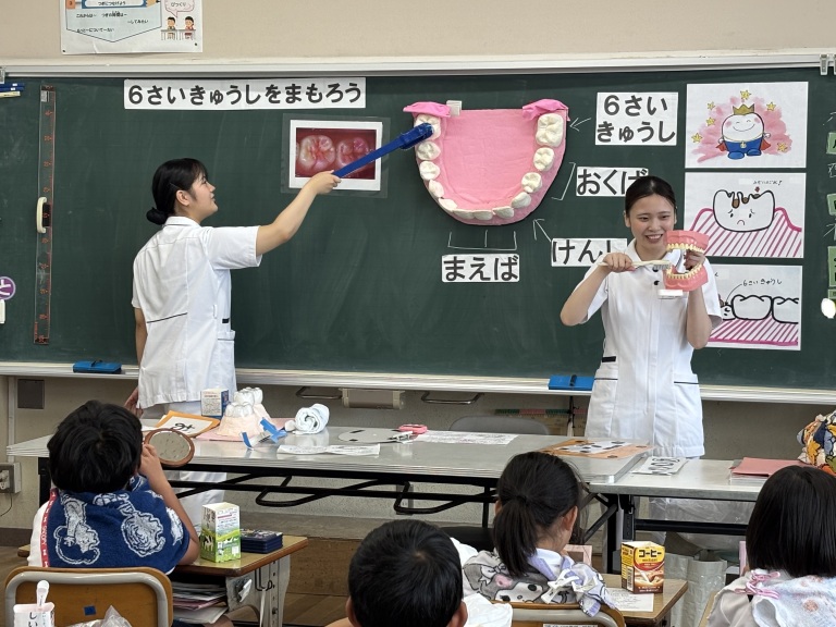 歯科衛生学科2年生＆1年生　小学校への歯みがき指導を実施しました🦷