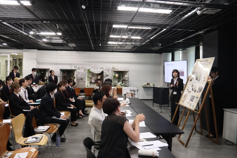 【トータルインテリア学科】1・2年生が前期課題プレゼンに挑戦！悔しさと達成感が交差した熱い1日
