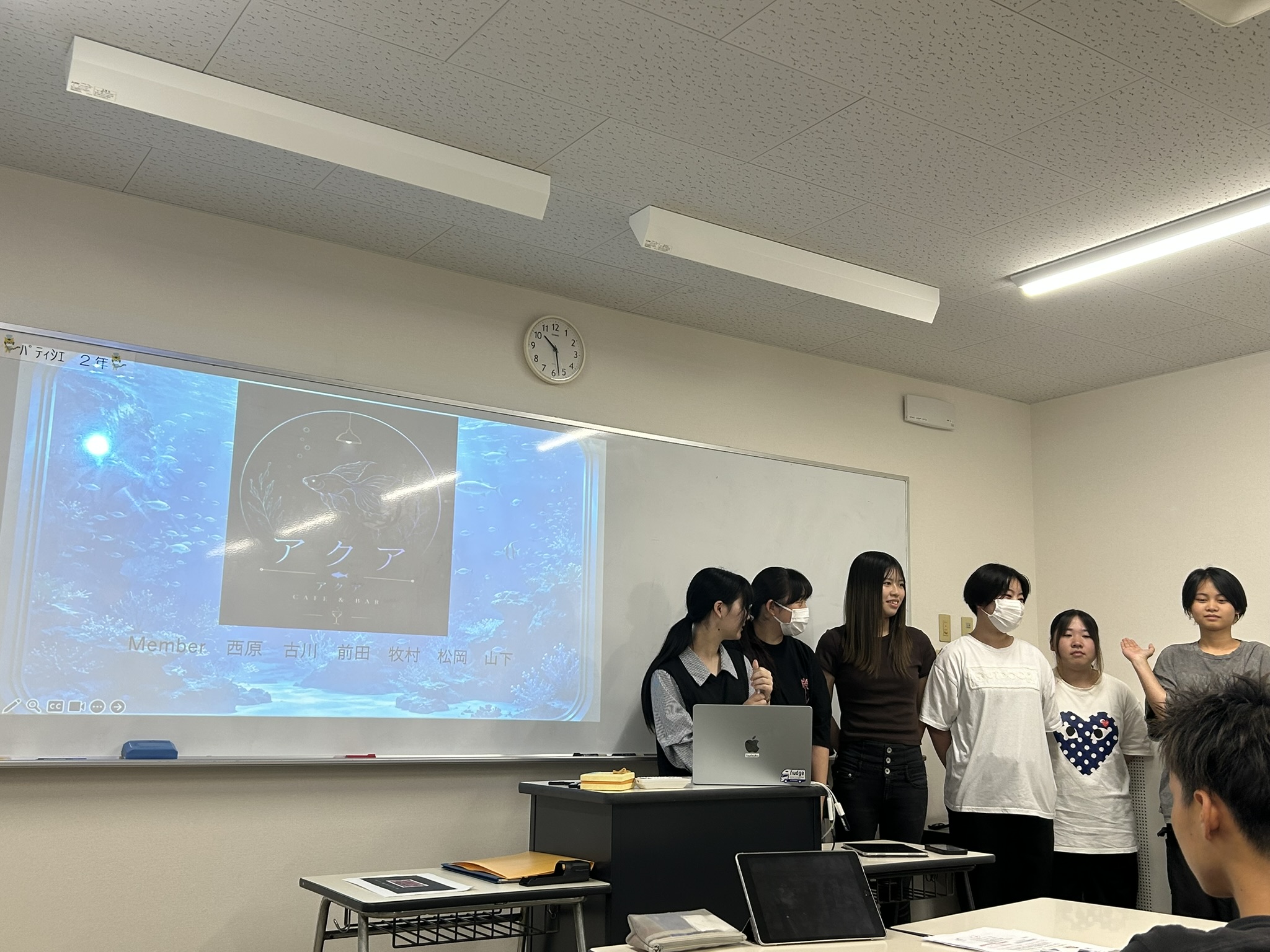 インスタ映え間違いなし！大人な水中ラウンジ