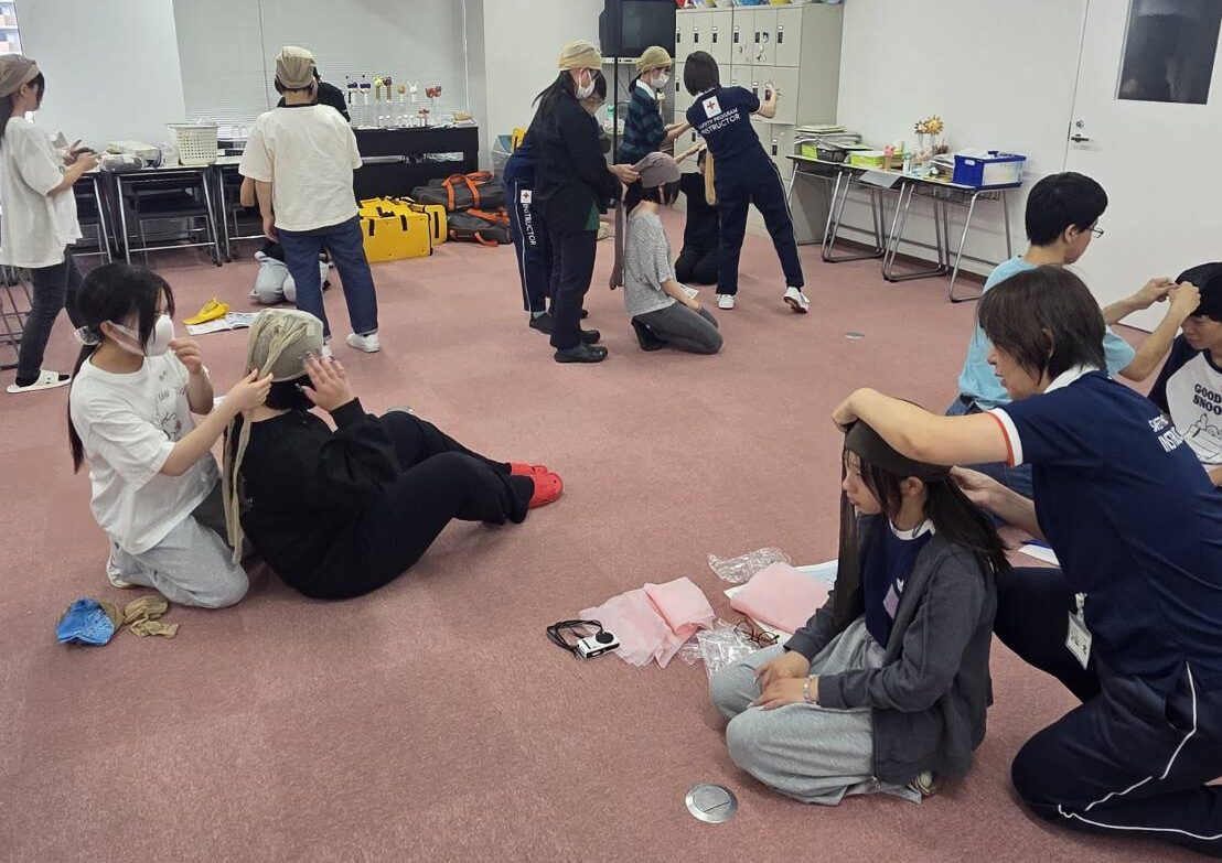 身近な素材を活用した三角巾・応急包帯法と災害時支援の学び