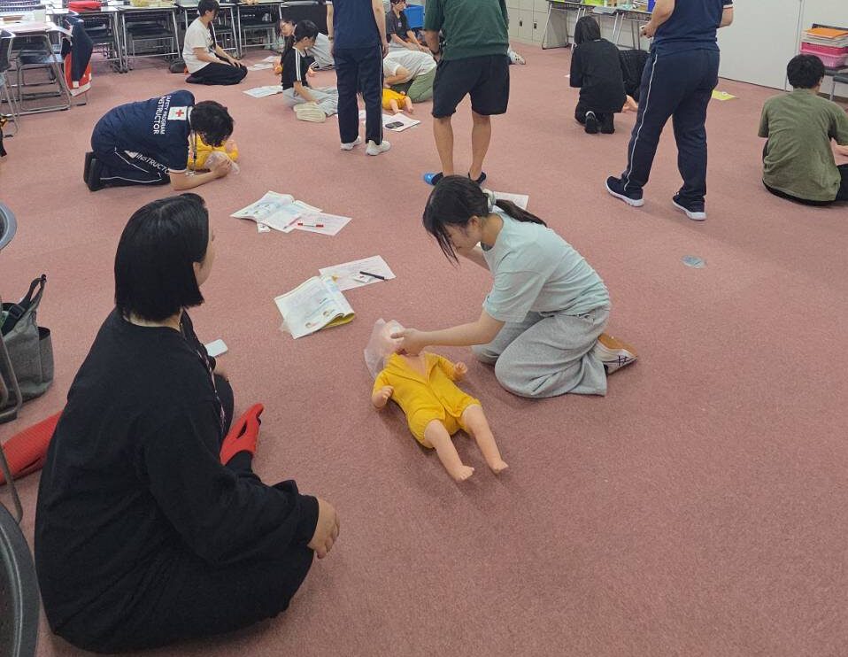 乳幼児の人形を用いた一次救命処置（心肺蘇生・AED・気道異物除去）