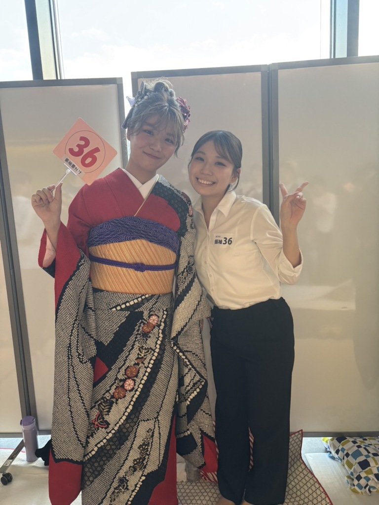  【ハースト婦人画報社賞】ブライダル学科2年 岡本さん（振袖着付けの部） 